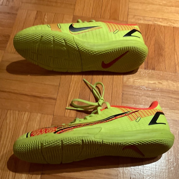Nike Girls Indoor Soccer Shoes size 4.5 Y - Picture 5 of 5